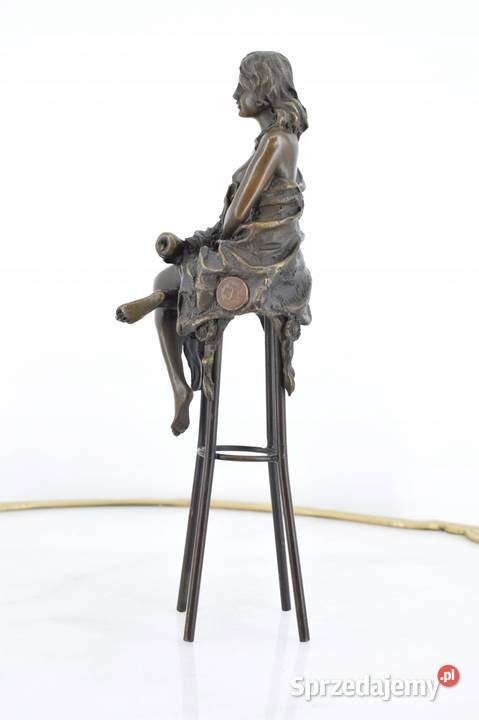DAMA W SUKNI KOBIETA NA KRZEŚLE figura z brązu Kraków sprzedam