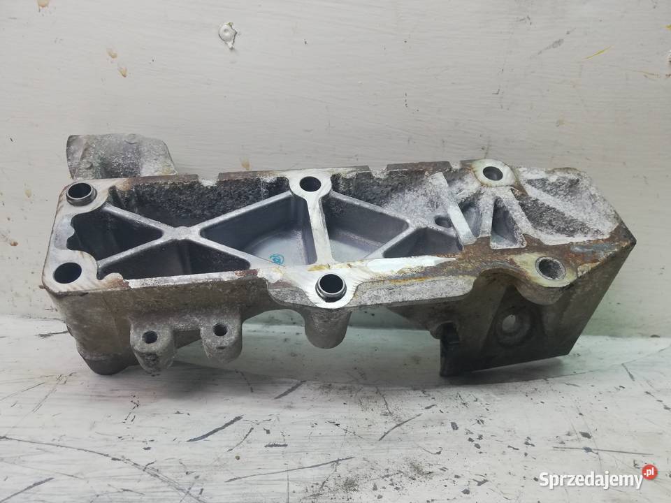 Łapa sinika prawa Mitsubishi Canter 30 D Suchedniów