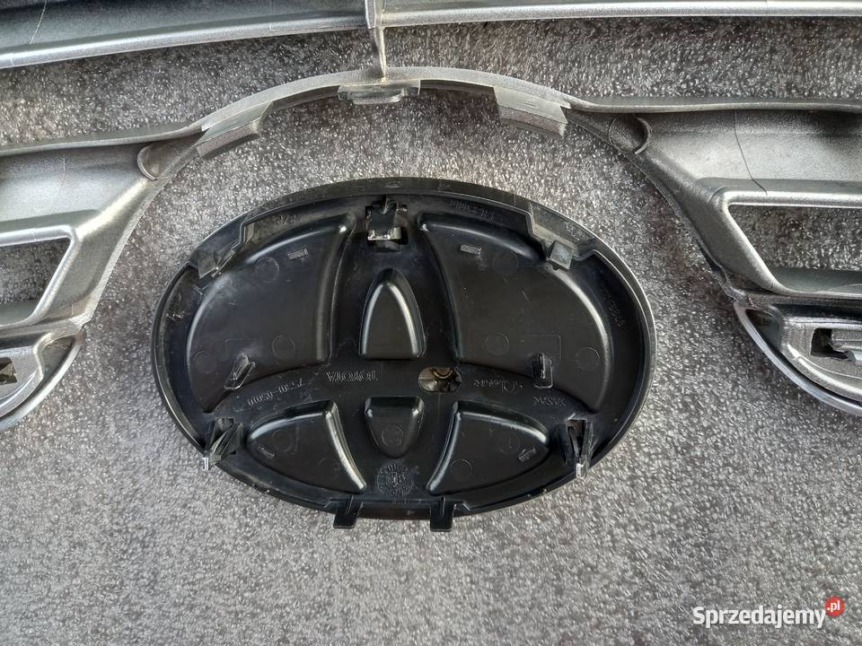 Toyota Avensis Lift atrapa kratka logo zderzaka osobowe Zderzaki Bukownica sprzedam