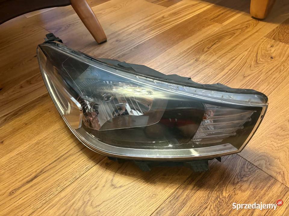 Sprzedam lampe Kia Rio IV 4