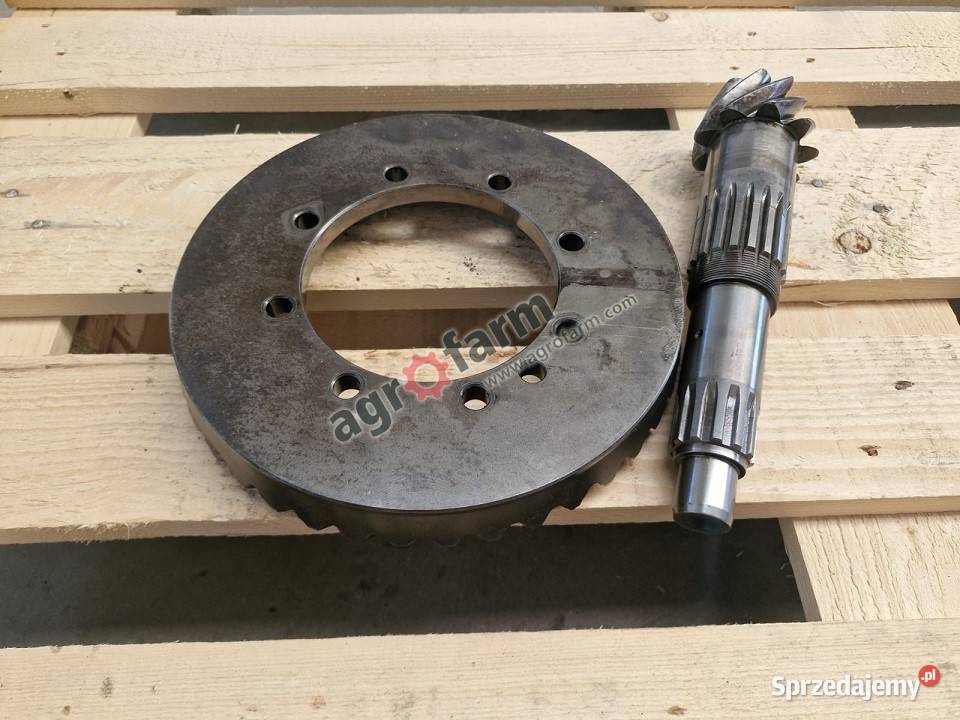 Wałek atakujący z kołem John Deere 5400 5500 Byków