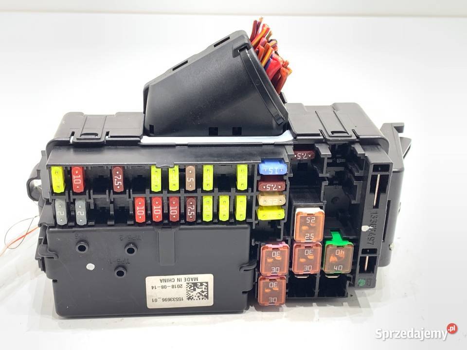 SKRZYNKA BEZPIECZNIKÓW OPEL ASTRA K 15533696 Skrzynki bezpieczników