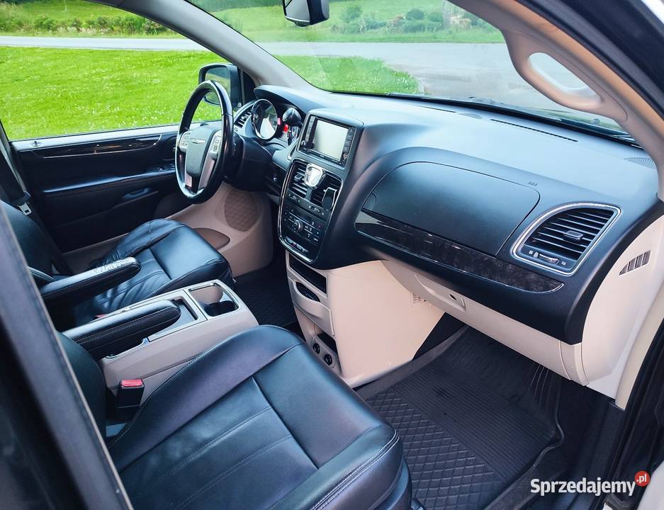 Ładny nie zgnity Chrysler Town Country 36v6
