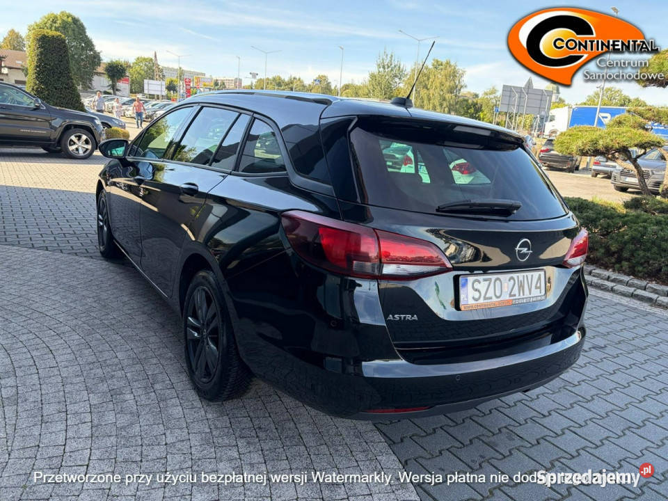 Opel Astra Sports Tourer Bogate wyposażenie L światła do jazdy dziennej sprzedam
