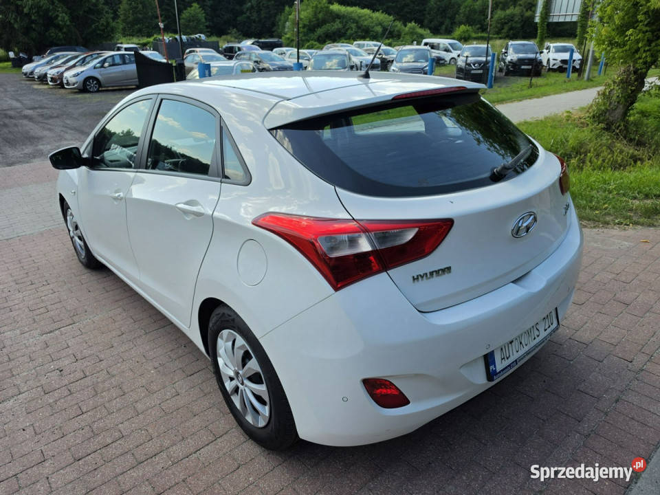 Hyundai i30 Hyundai i30 5 drzwi 14 benzynka 99 w wielofunkcyjna kierownica Cielcza