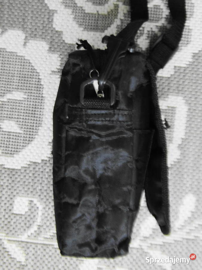 Pojemna choć mała torebka Uniseks