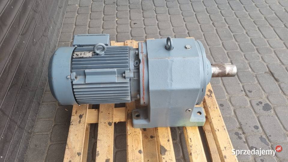 Silnik z przekładnia 206obr 75kW Karsin