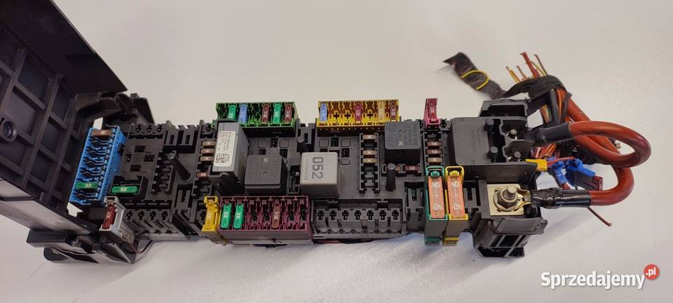 MERCEDES VITO SKRZYNKA BEZPECZNIKÓW A4475401440 osobowe