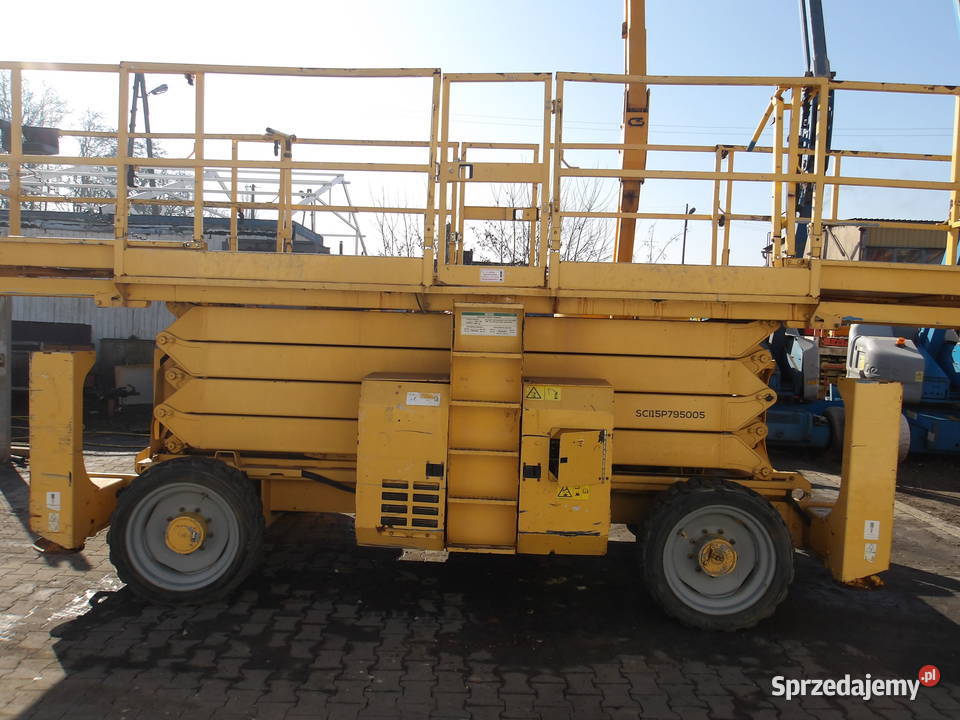 Podnośnik nożycowy spalinowy 15m 4x4 Genie Pleszew