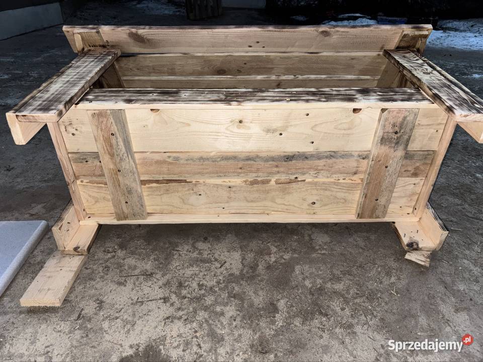 Piękna ozdoba do ogrodu na kwiaty bądź karmnik Koło