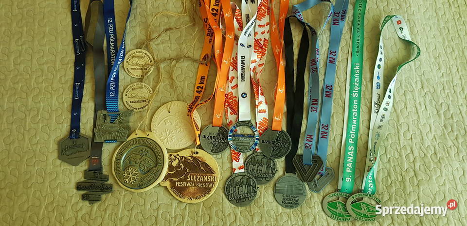 Medale biegowe 18 sztuk maraton półmaraton mazowieckie sprzedam