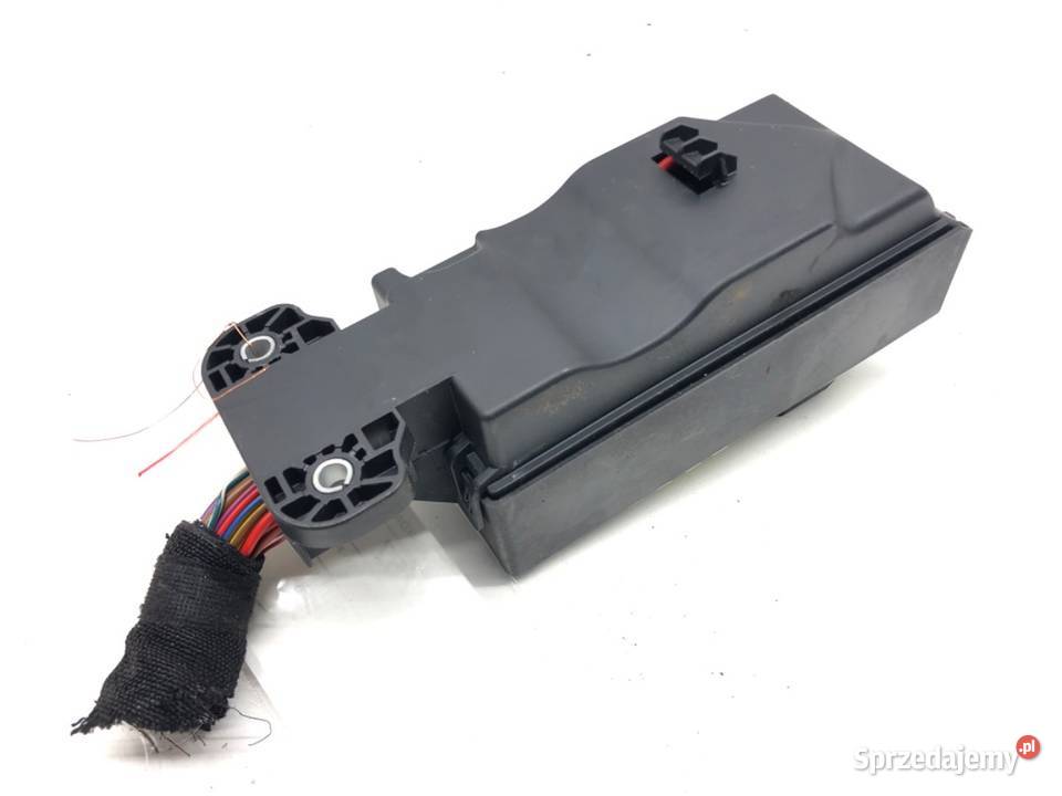 SKRZYNKA BEZPIECZNIKÓW JAGUAR FPACE SUV 20 180