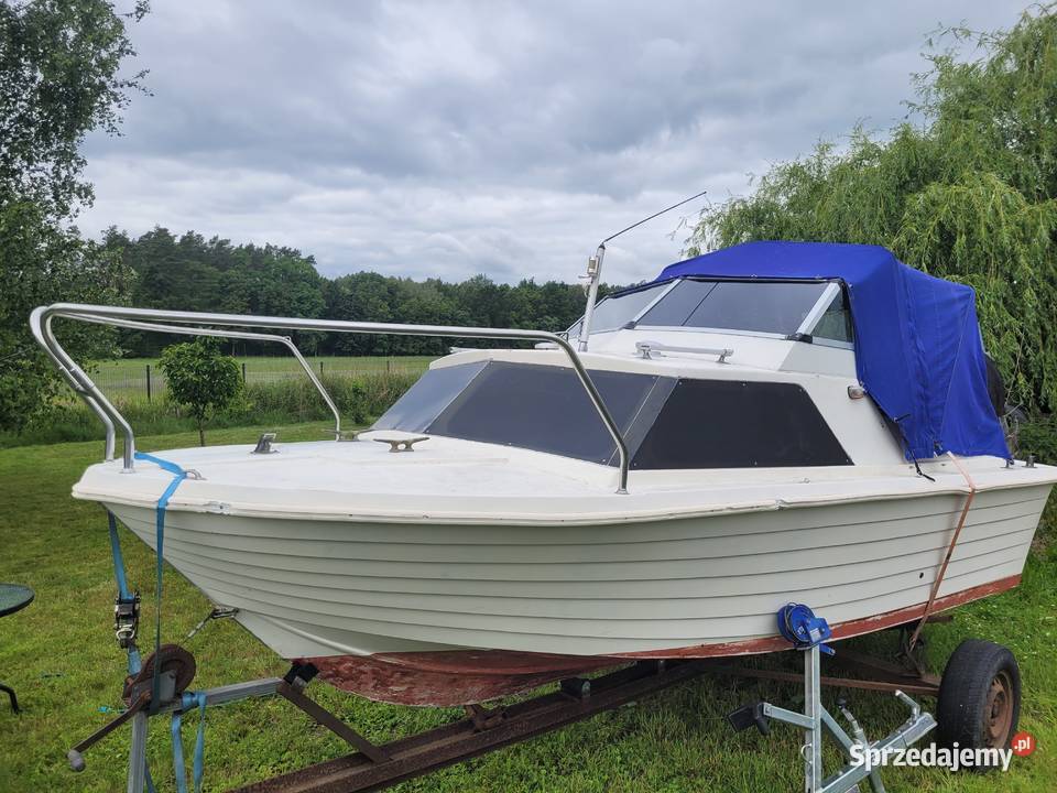 Szwedzka łódź kabinowa duża lekka 520 Oborniki