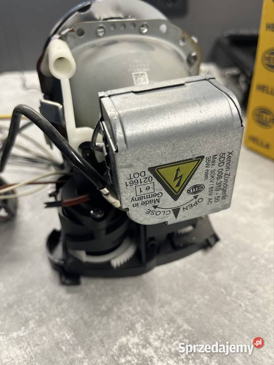 Srodek xenon z lampy prawej mercedes slk r171 osobowe Kluczbork