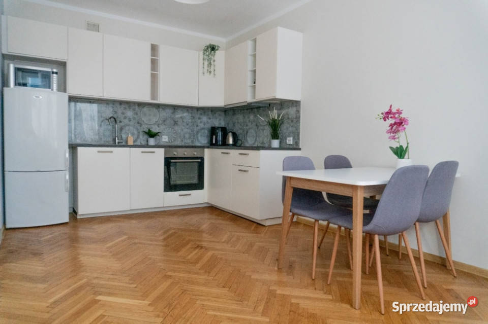 Przestrzenne Rondo ONZ ŚRÓDMIEŚCIE 3 POK CICHE Warszawa