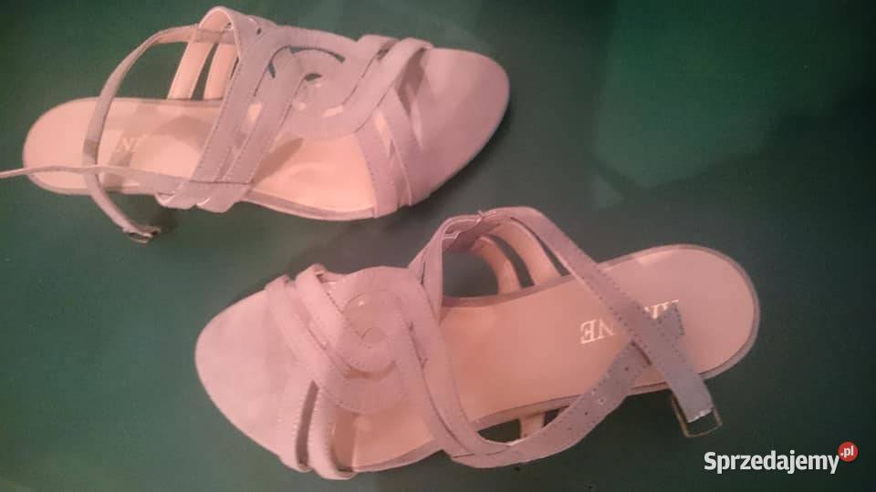 Sandały na niewysokim koturnie sprzedam