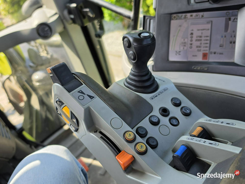 ciągniki Claas AXION 810 CMATIC AXION 810 CMATIC Skępe