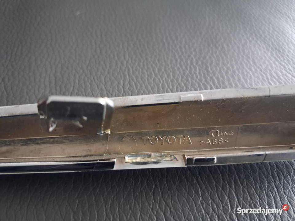 LISTWA CHROM ZDERZAKA PRZÓD PRAWA TOYOTA YARIS Części samochodowe Szynwałd