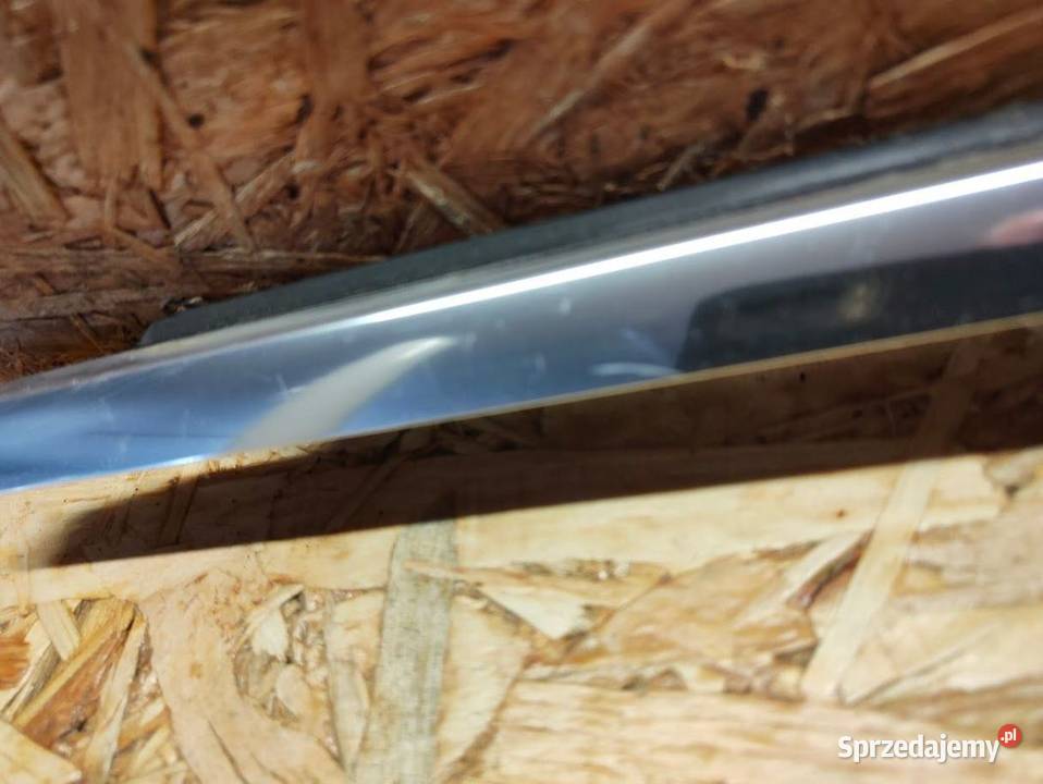 Listwa Zgarniająca Lewy Przód Audi A4 B8 Pleszew