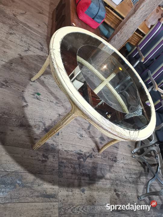 Okrągły stół ze szklanym blatem