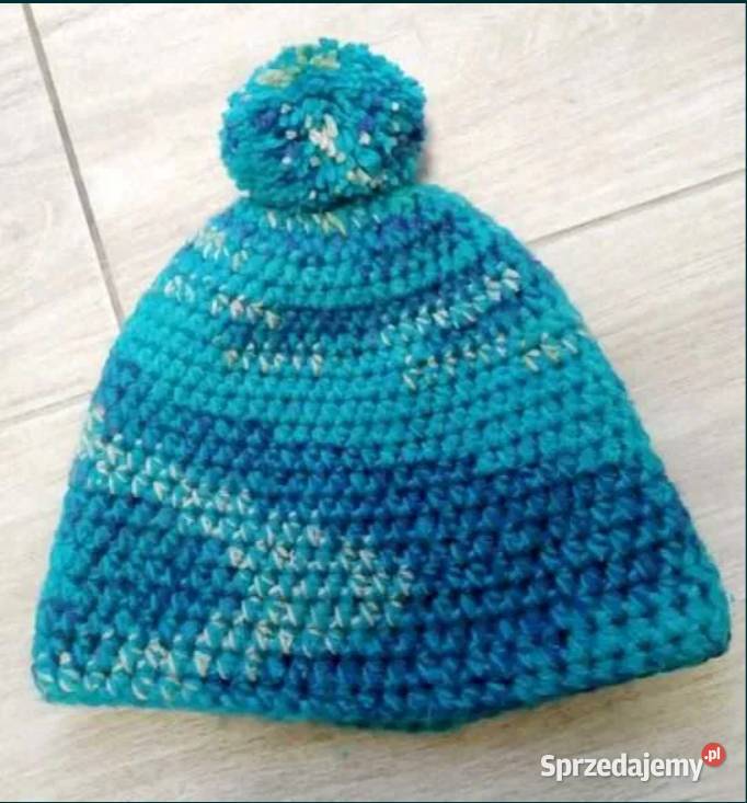 Dziergana turkusowa czapka mazowieckie