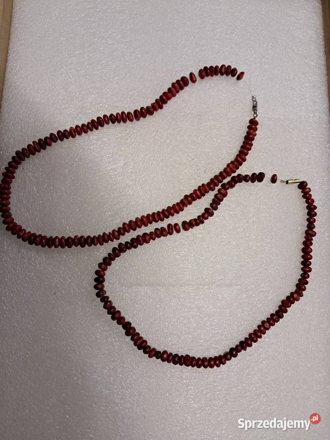 dwa naszyjniki z prlu wykonane z drewna stan świętokrzyskie Sandomierz