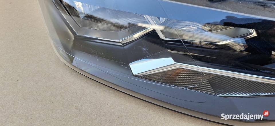 VW POLO VI 2G REFLEKTOR PRAWY LAMPA PRAWA Bieleń sprzedam