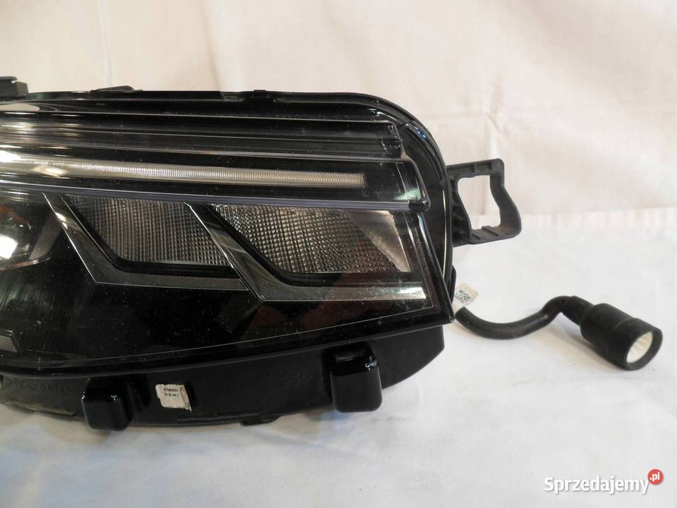 REFLEKTOR PRZÓD STRONA PRAWA VOLKSWAGEN PASSAT osobowe Nowy Tomyśl sprzedam