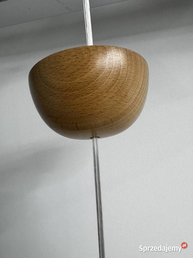 Lampa sufitowa z szklanym białym kloszem