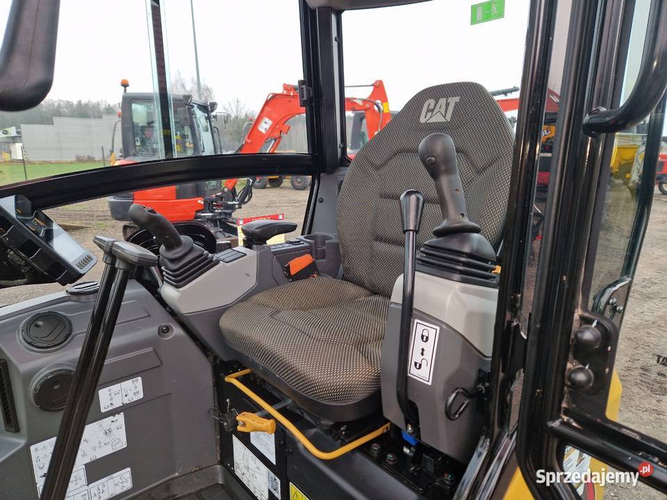 Minikoparka CAT 3018 2023r przebieg 500mtg nie Ryżki sprzedam