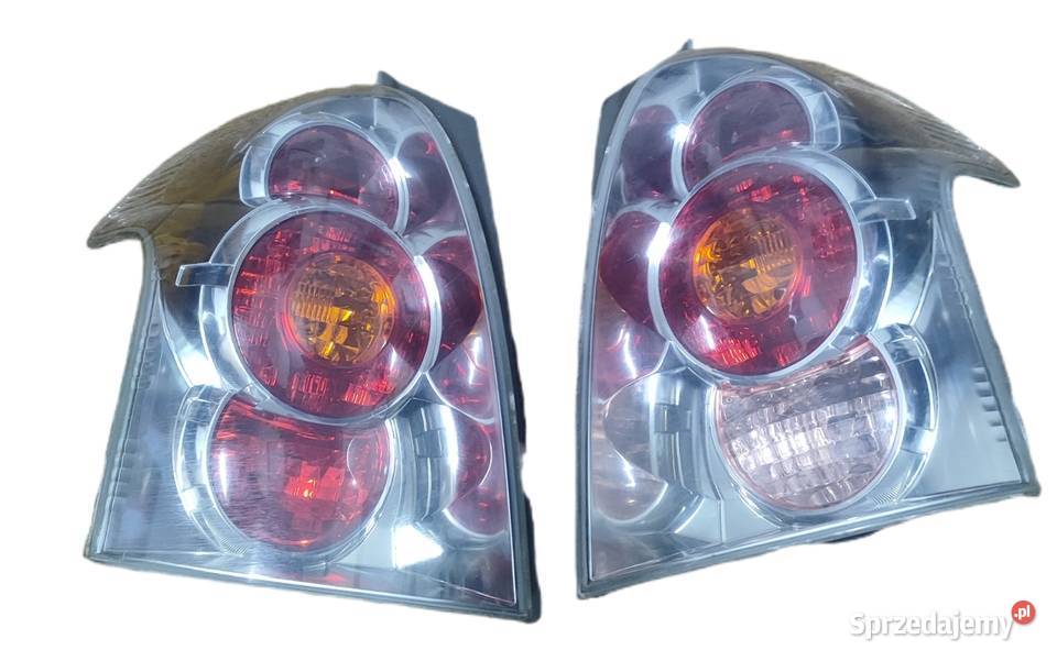 Toyota Corolla Verso lampy tylne lewa i prawa Żywiec