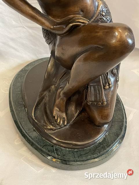 Figurka kobiety art dco z brązu na marmurowej Kraków