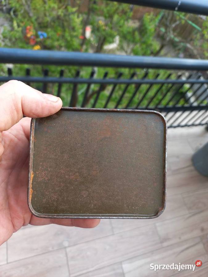 Stara niemiecka puszka częsciach mechanicznych Piastów