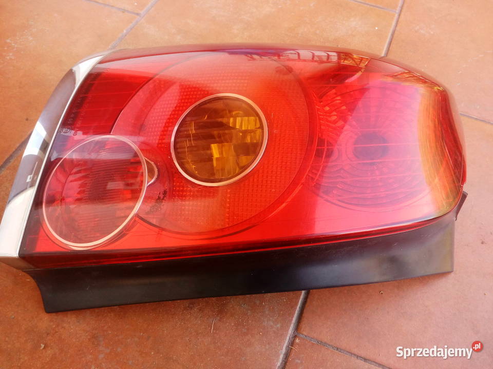 Lampa lewy tył kombi Toyota Avensis t27