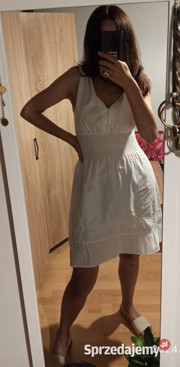 Biała letnia któtka sukienka na ramiączkach