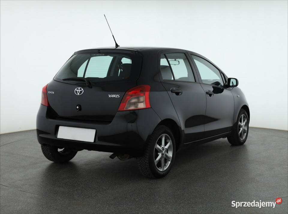 Toyota Yaris 13 VVTi czarny