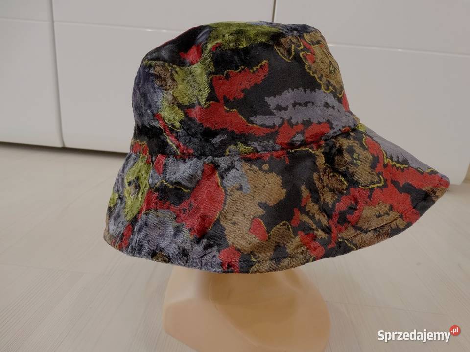 Czapka Bucket Lekka Welurowa w Modne Kwiaty Łomża