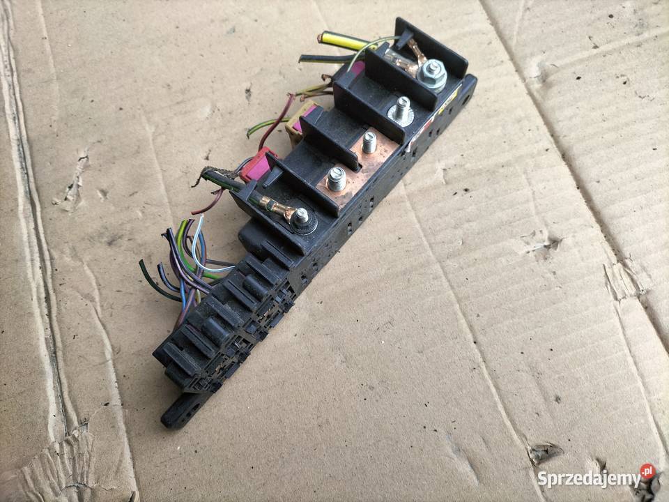 AUDI VW LISTWA RAMKA OBUDOWA UCHWYT PRZEKAŹNIKÓW Kamień-Kolonia