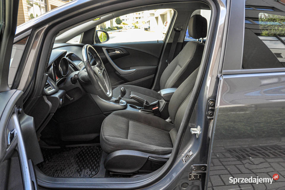 Opel Astra J Salon Lift 2013 r Rok produkcji 2013 Wrocław