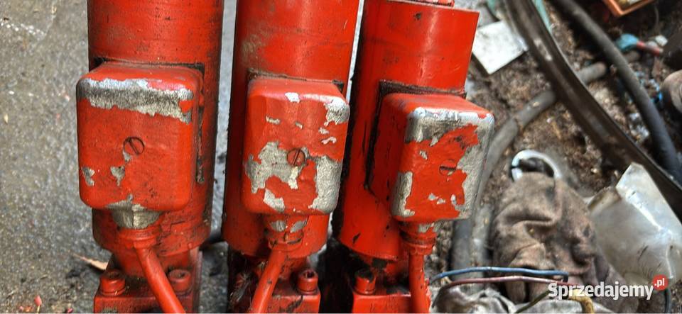 Rozdzielacz hydrauliczny 3 sekcyjny sterowany Do kombajnów Puławy