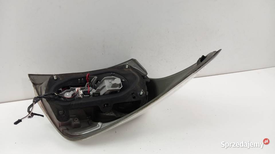 TOYOTA VERSO 20092013 LAMPA TYŁ LEWA Zbierkowo sprzedam