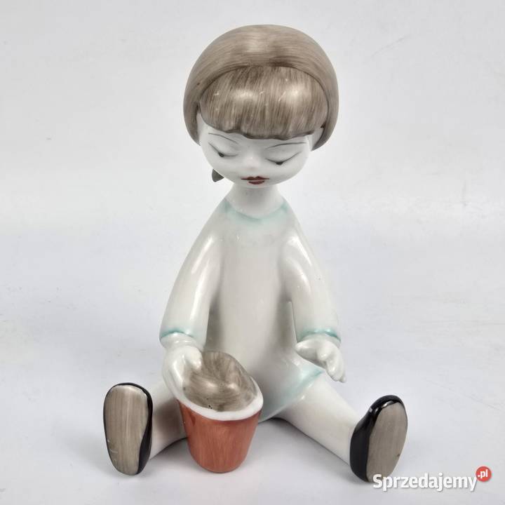 dziecko z wiaderkiem lalki art deco Hollóhza Bronisze