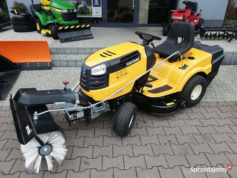 Najtańszy nowy traktor ogrodowy z zamiatarką Cub Spalinowe Kobiele Wielkie