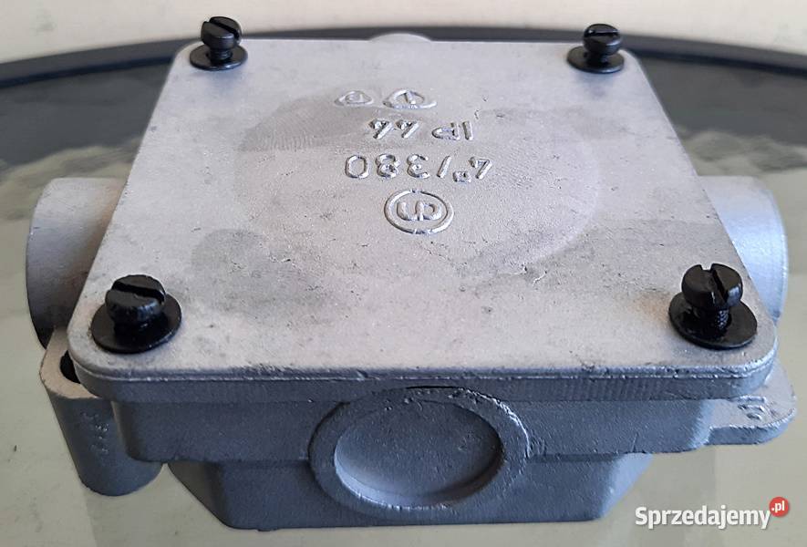 Rozetka rozgałęźnik aluminiowy puszka 8x8 3 x Ostrów Wielkopolski