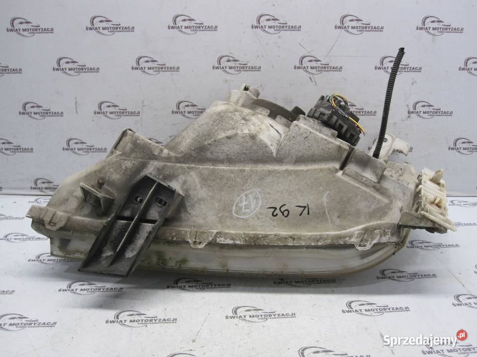 SUZUKI GRAND VITARA II 06r lampa prawa przód