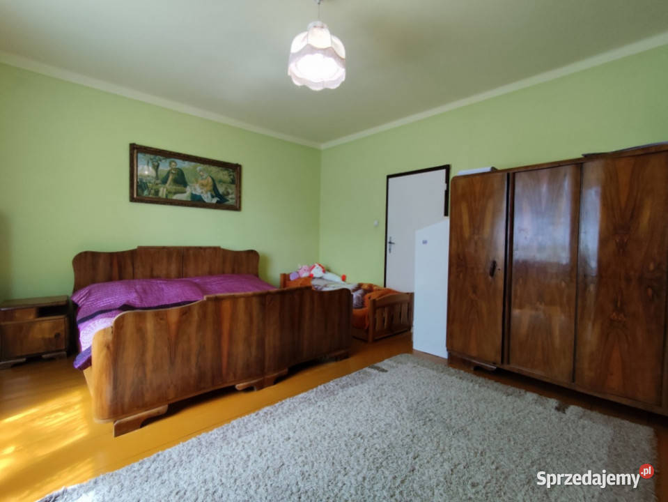 Dom z cegły z dużą działką budynki gospodarcze