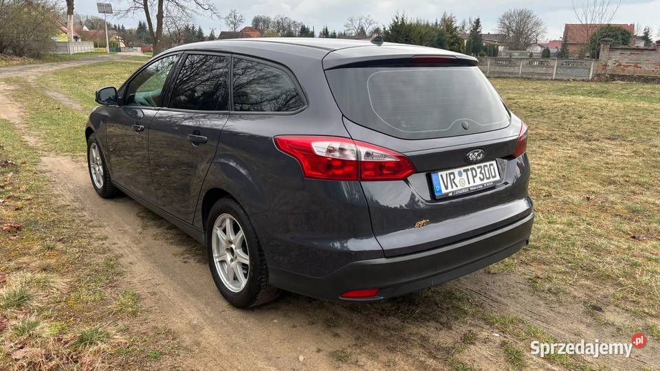 Ford Focus 16 benzyna kombi klima niski przebieg