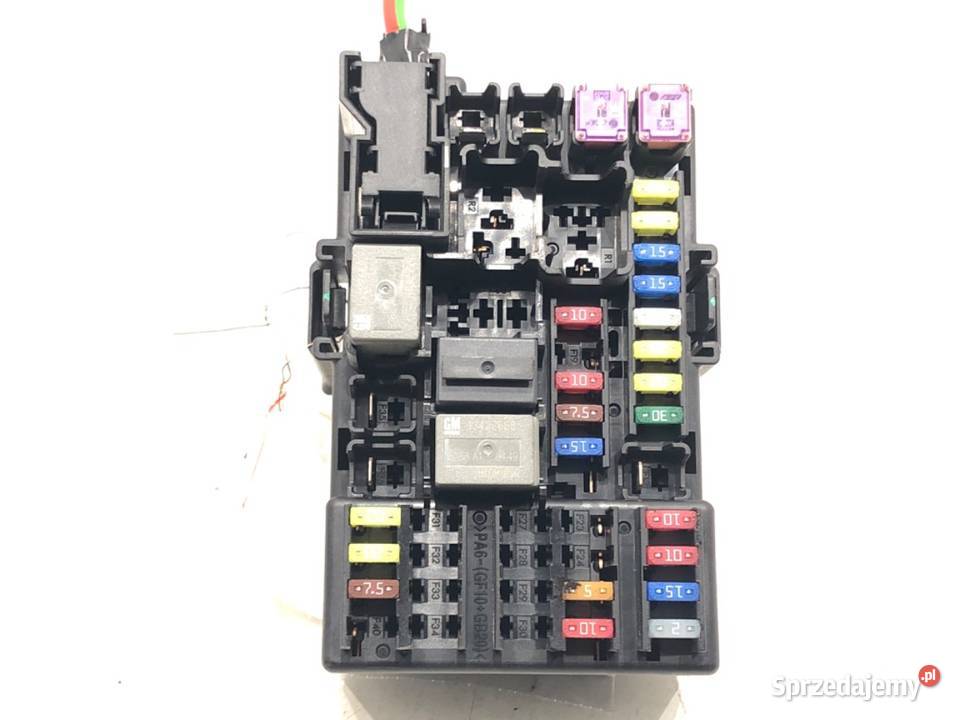 SKRZYNKA BEZPIECZNIKÓW OPEL CORSA E Hatchback 12 Skrzynki bezpieczników sprzedam