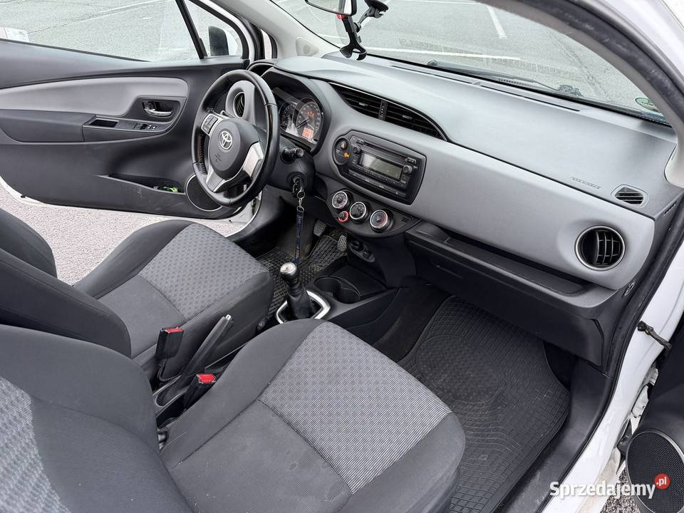 Toyota Yaris VAN 10 69 2015 Salon FV23 Poznań