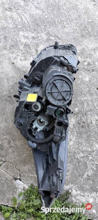 Hyundai i40 Lampa Prawa LED XENON Uszkodzona Poświętne